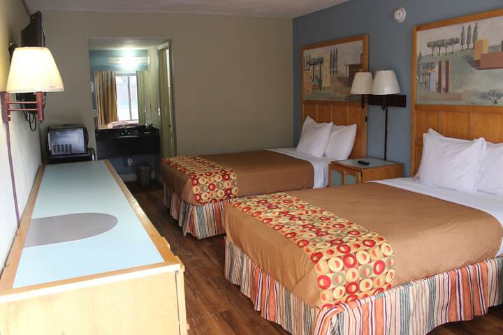 2 Double Beds (18 of 19)