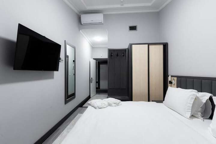 Room 21 of 48