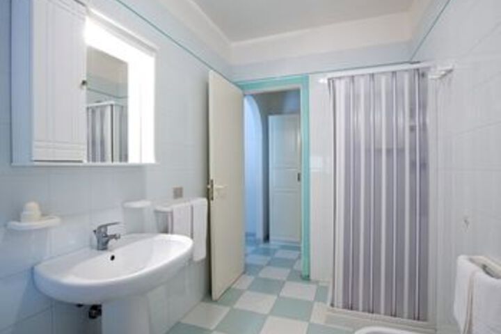Room 3 of 35