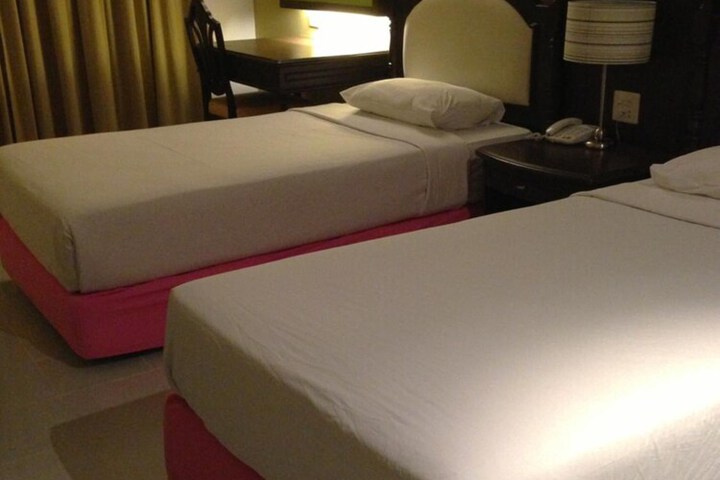Room 13 of 102