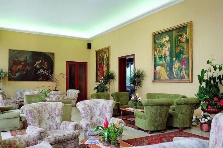 Entrance & Lobby