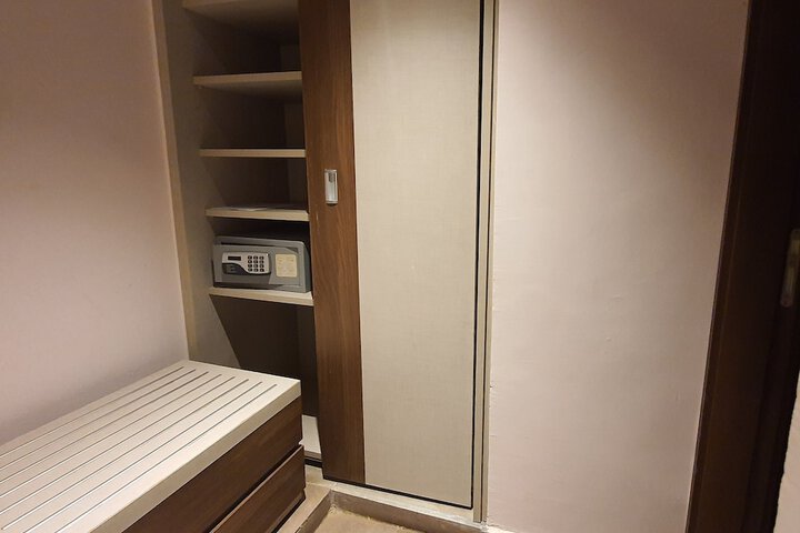 Room 10 of 37