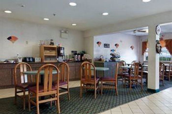 Breakfast/Coffee Service 4 of 12
