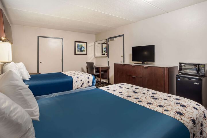 2 Double Beds Accessible (4 of 9)