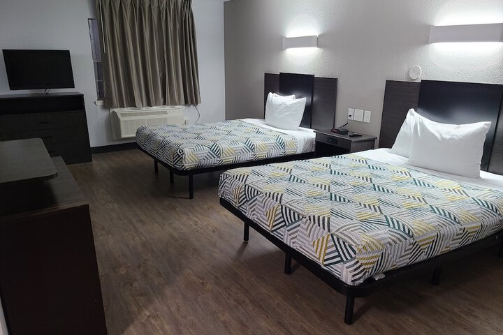 1 Queen Bed Kitchen (1 of 25)
