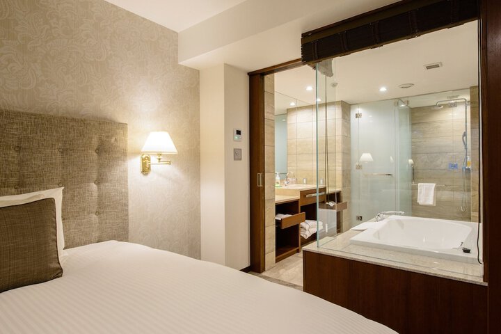 Room 15 of 96