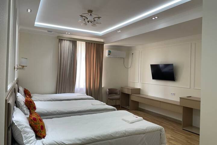 Room 13 of 30