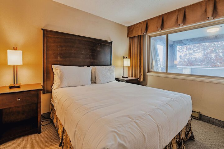 Room 32 of 68