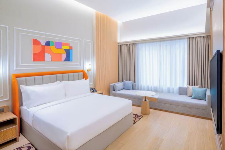 Room 10 of 18