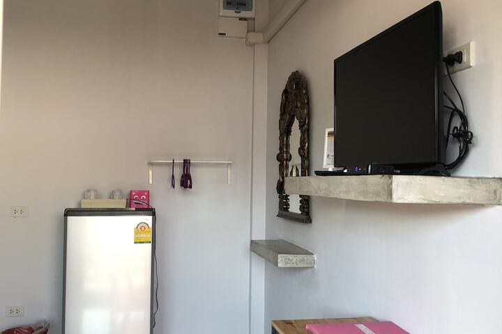 Room 12 of 18