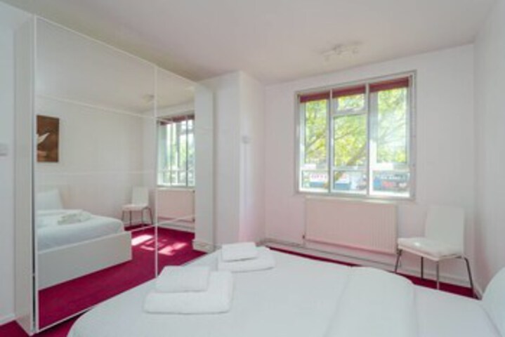 Room 7 of 18