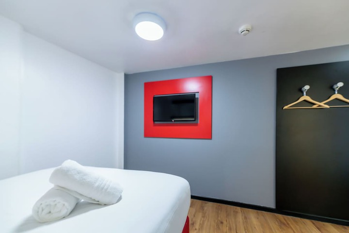 Room 54 of 100
