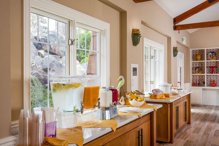 Breakfast area