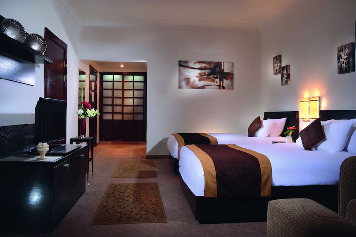 Room 4 of 132