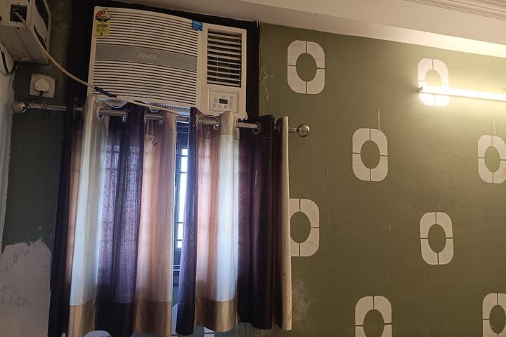 Room 7 of 8