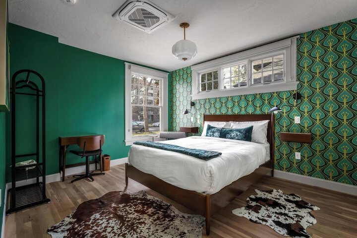 Room 18 of 65
