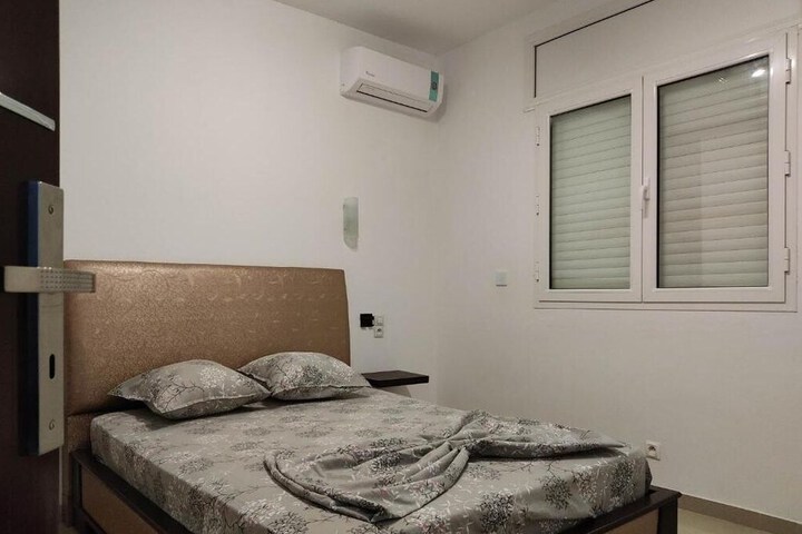 Room 5 of 37