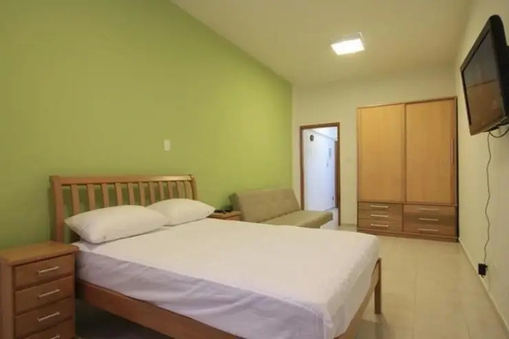 Room 5 of 11