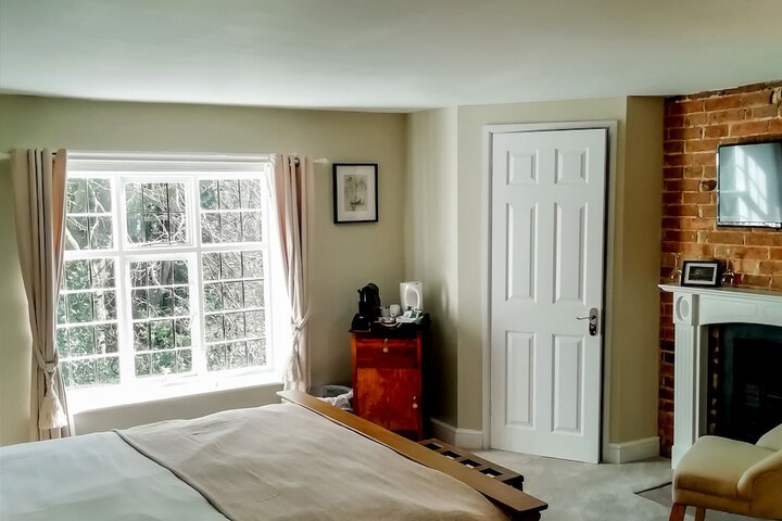 Room 2 of 145