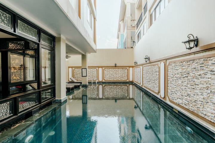 Hotel with Pool