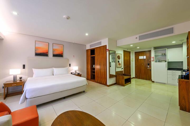 Room 30 of 106