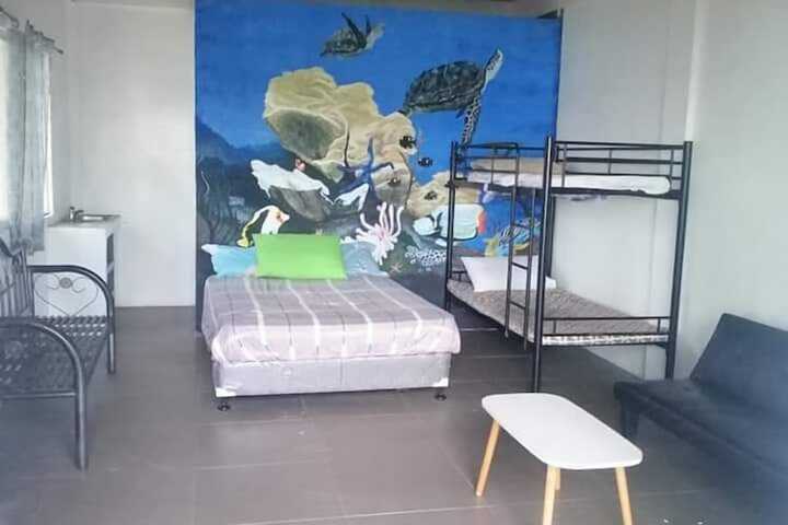 Room 4 of 33
