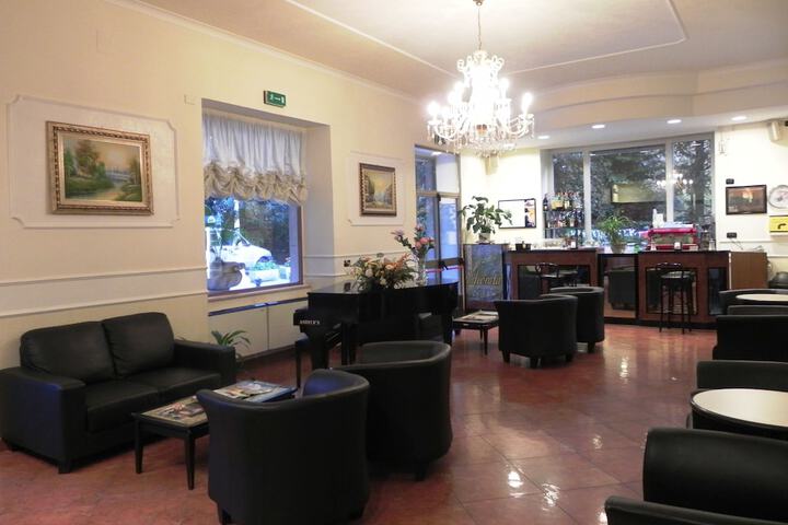 Entrance & Lobby