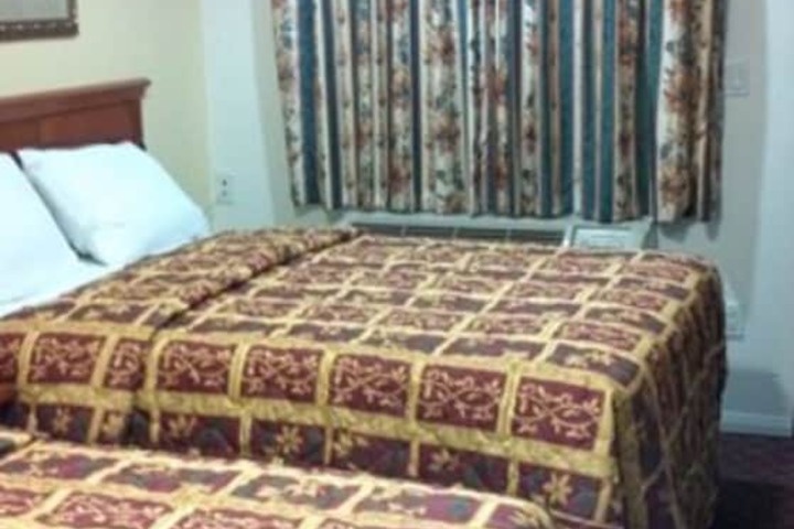 2 Double Beds (1 of 7)