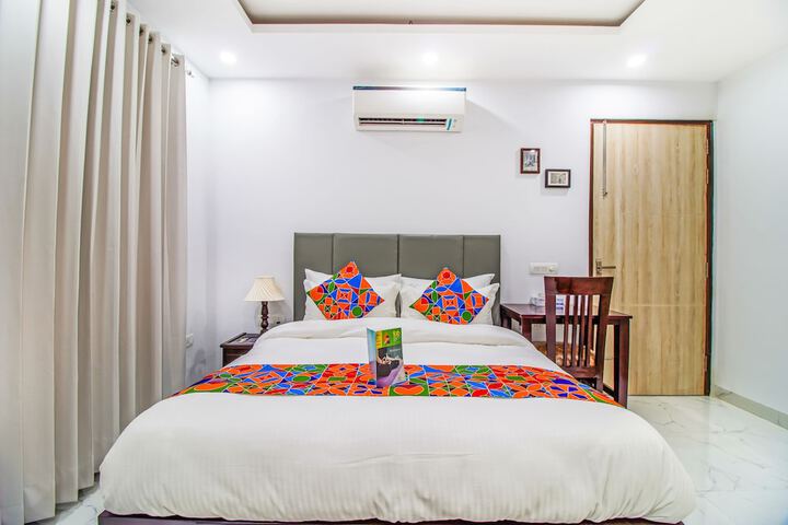 Room 9 of 15