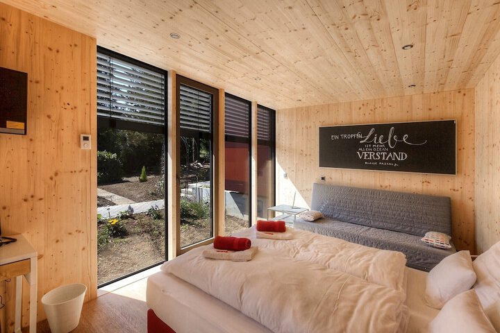 Room 4 of 65