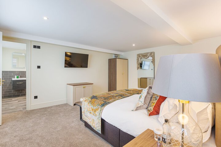 Room 46 of 106