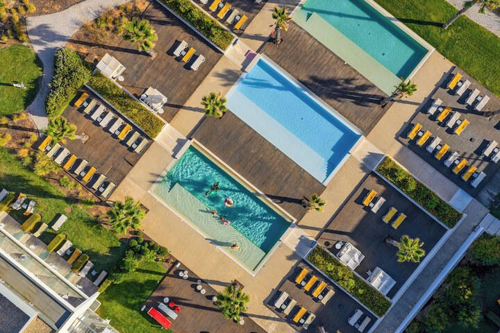 Hotel Pool