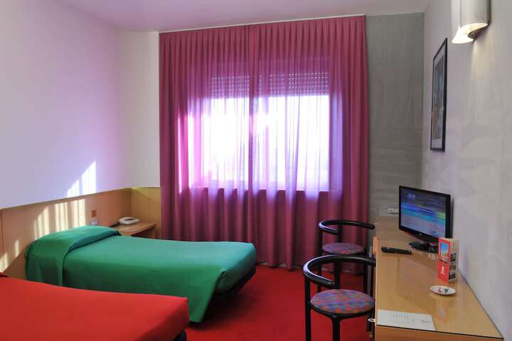Room 12 of 30