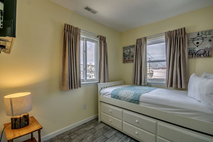 Room 3 of 75
