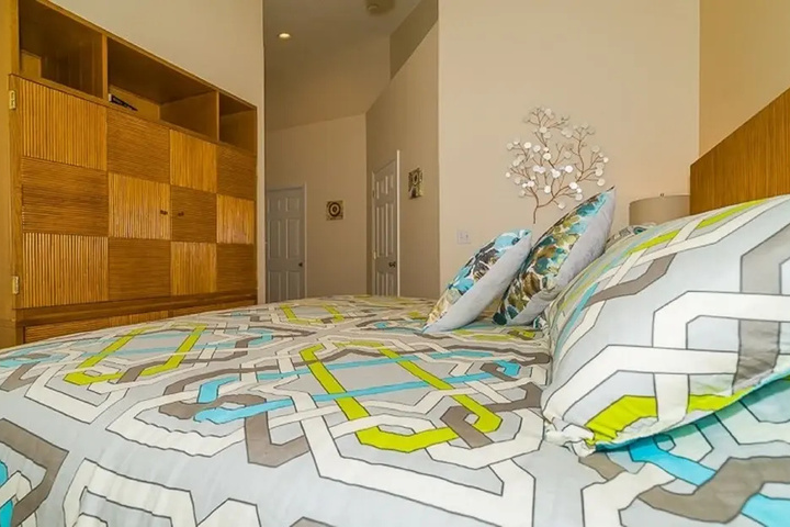 Room 5 of 20