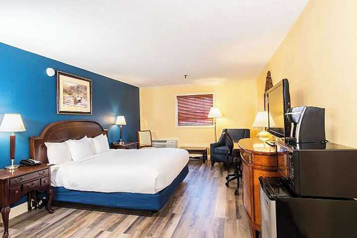 1 King Bed (26 of 39)