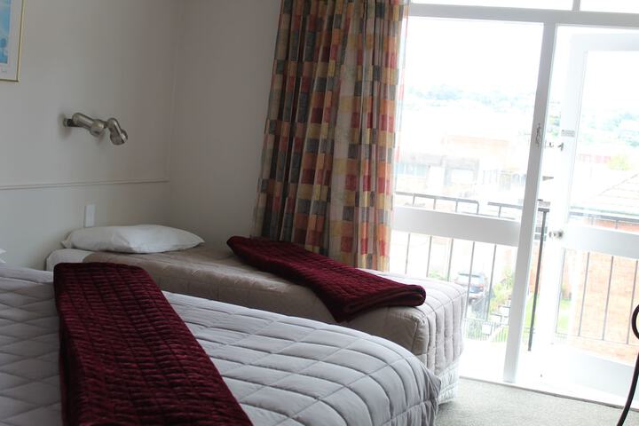 Room 5 of 32