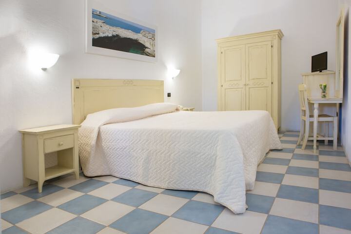 Room 4 of 32