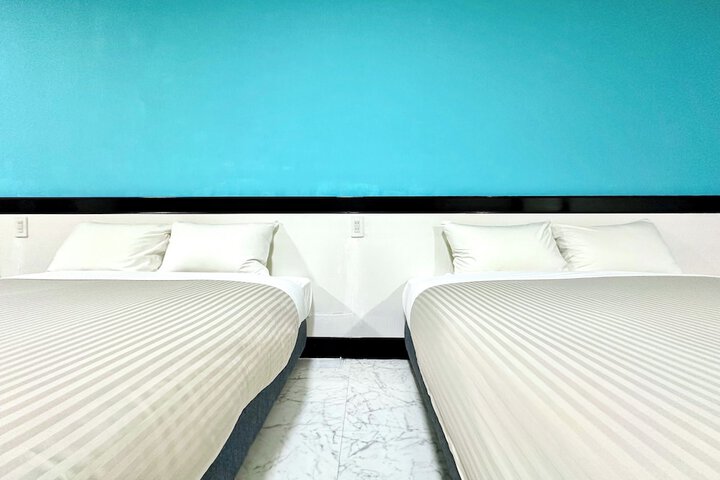 Room 16 of 32