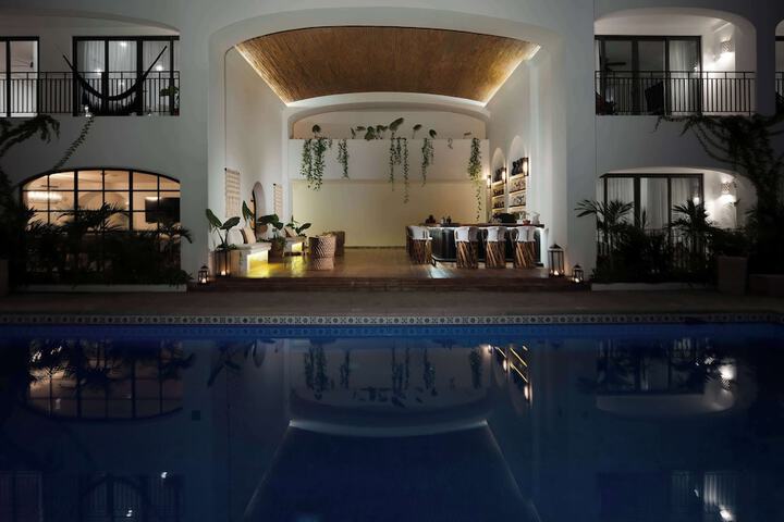 Hotel Pool
