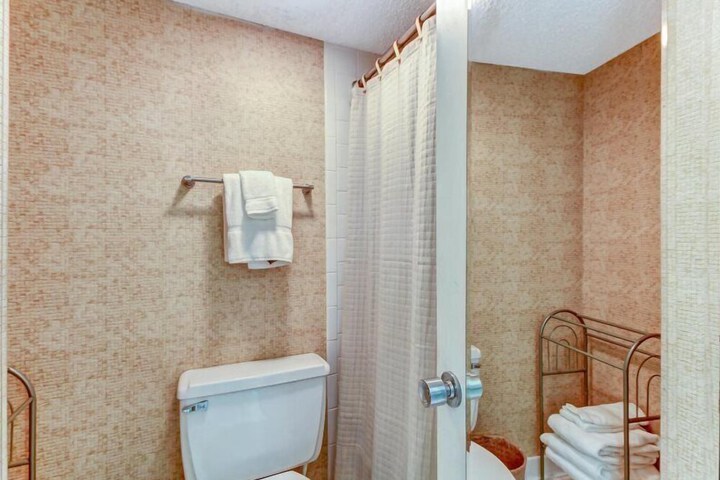 Room 8 of 35