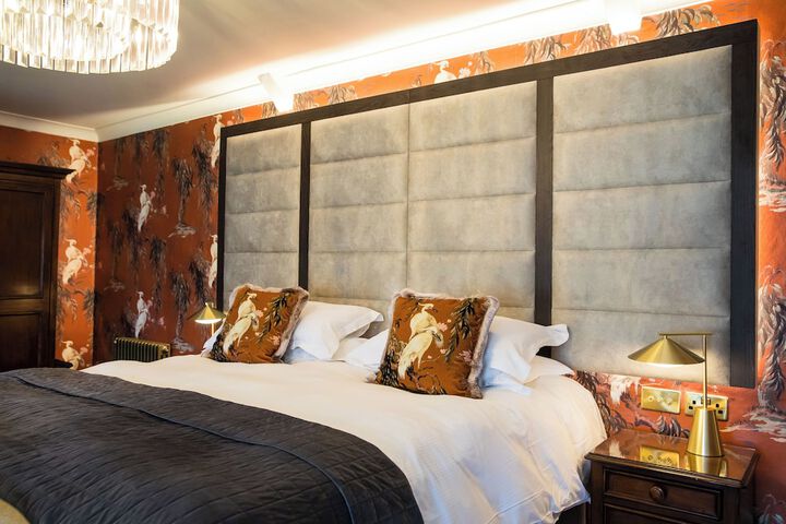 Room 28 of 240