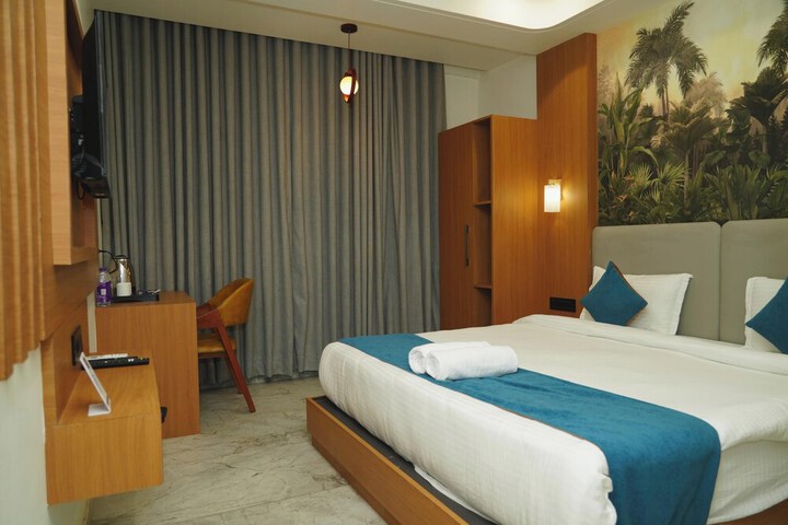 Room 9 of 15