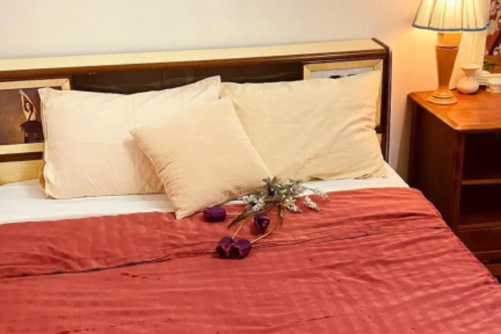 Room 3 of 16