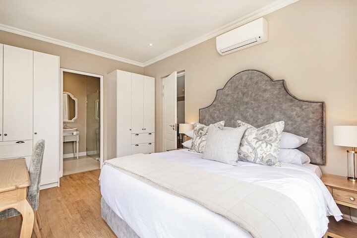 Room 41 of 220