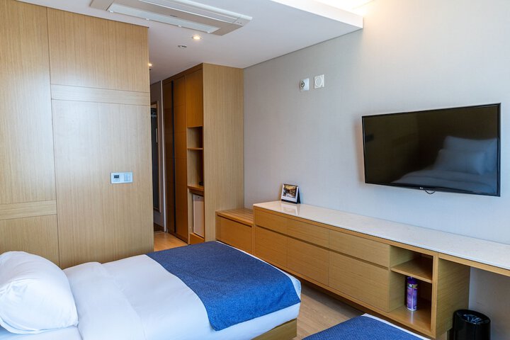 Room 10 of 72
