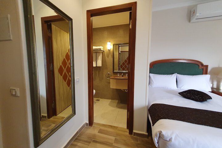 Room 25 of 34