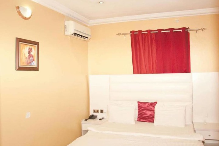 Room 5 of 13