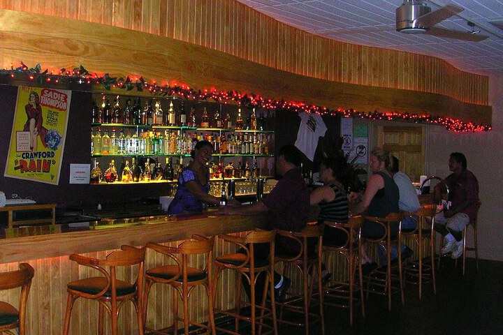 Lounge 8 of 15