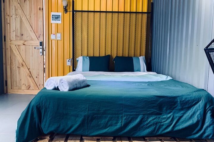 Room 6 of 10